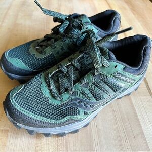 Saucony sneakers worn once. Mens size 8